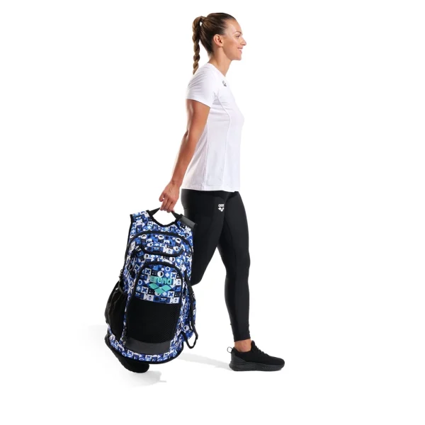 plecak_arena_all_set_backpack_PIECES_010235102 Plecak pływacki Arena All Set 45 AO PIECES z charakterystycznym wzorem — idealny dla sportowców z Bydgoszczy, Torunia i Włocławka